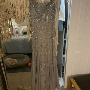 Light gray sequin prom/ball dress w/cap sleeves
